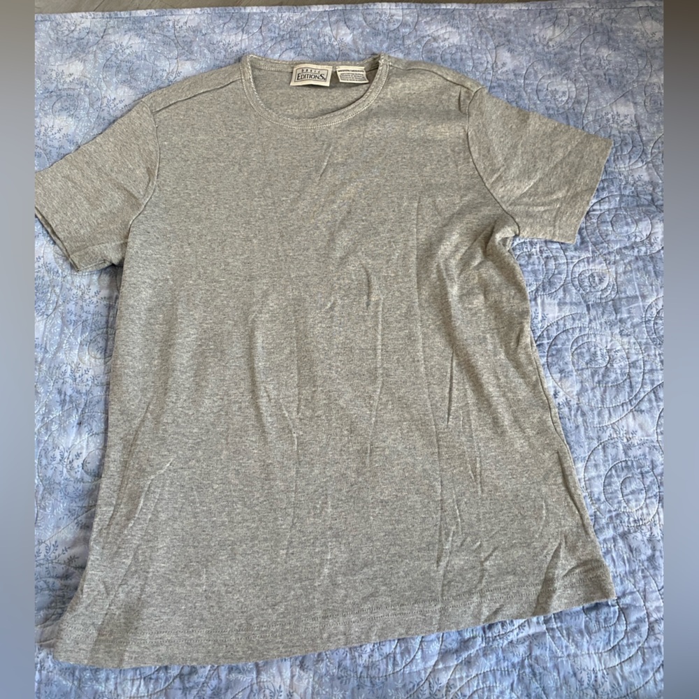 size medium grey short sleeve